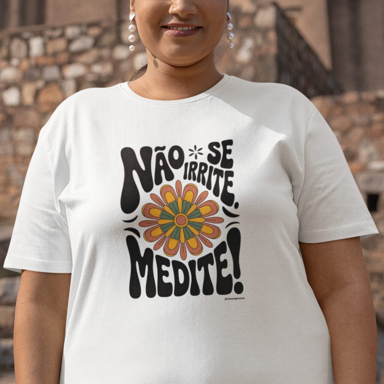 Camiseta de Yoga Plus Size Meditação Floral | Yogaverso