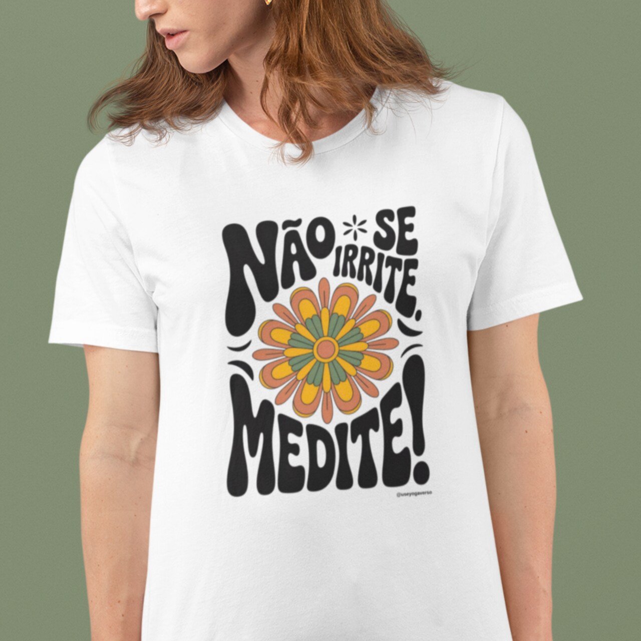 Camiseta Meditação Floral Retrô | Estilo Tradicional | Yogaverso