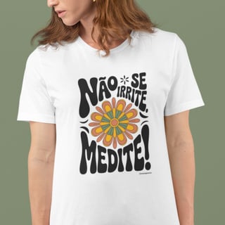 Camiseta Meditação Floral Retrô | Estilo Tradicional | Yogaverso