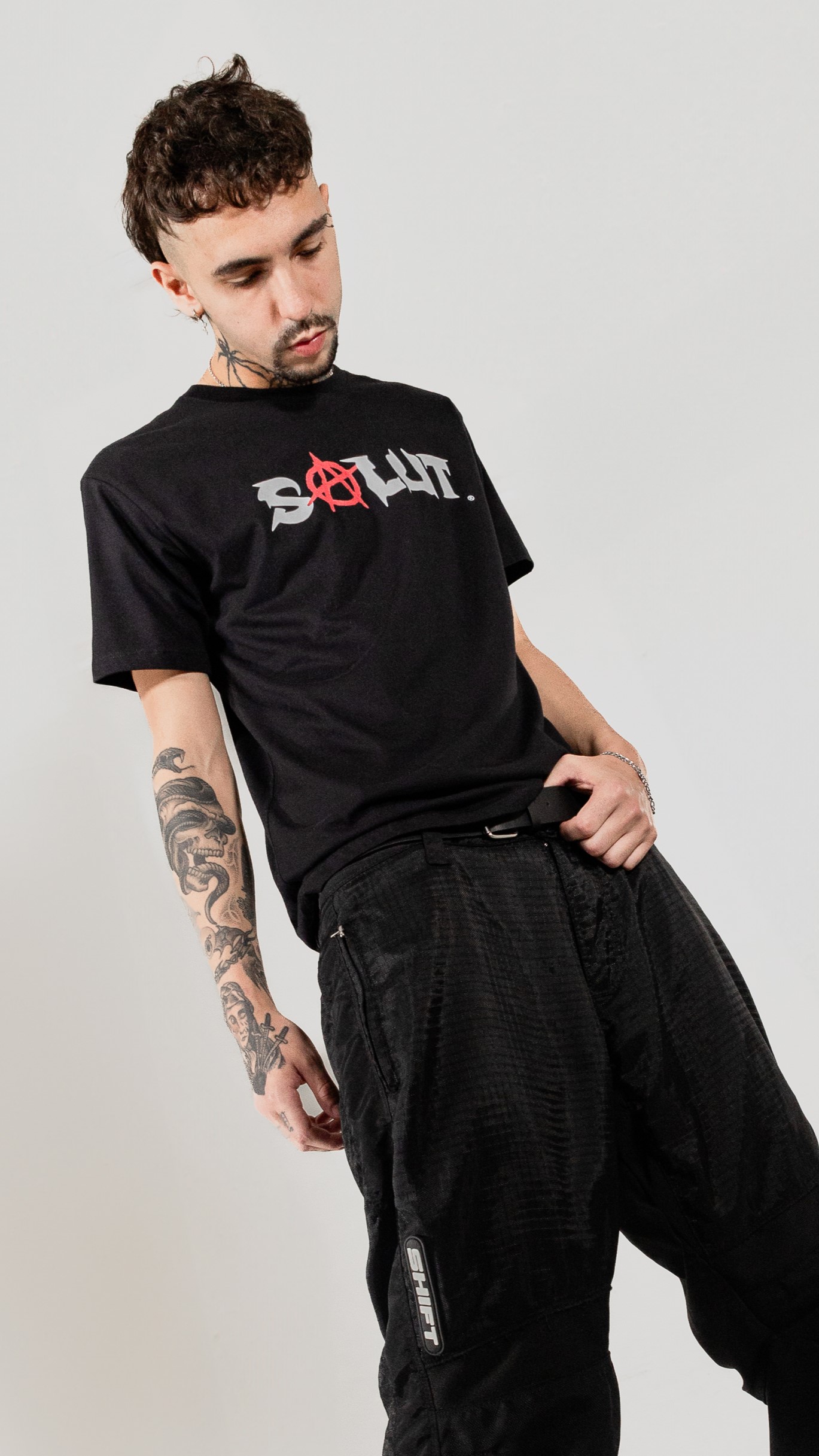 Salut Anarchy | Black T-Shirt