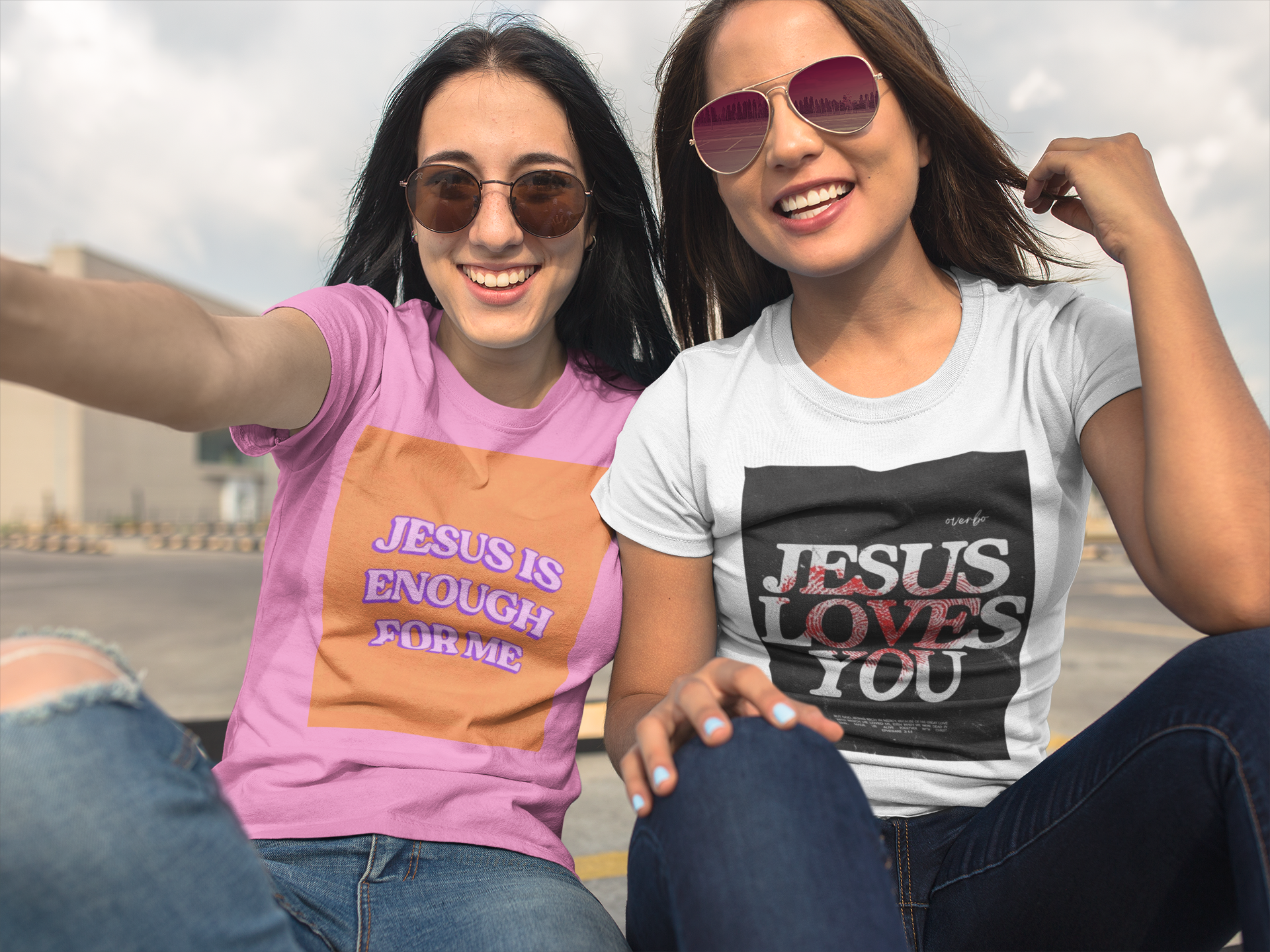 Nome do produto: CAMISA PREMIUM JESUS LOVES YOU