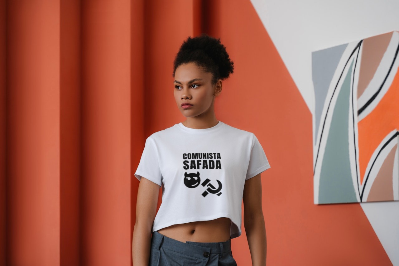 Nome do produto: Cropped Comunista Safada Versão A