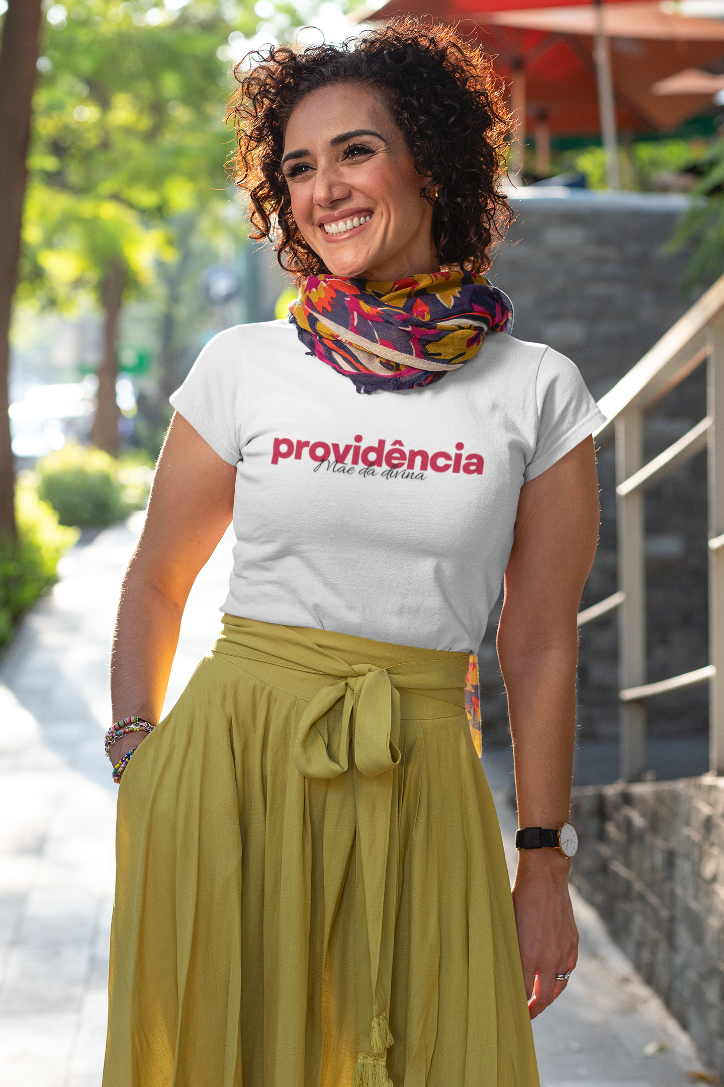Nome do produto: Camiseta Feminina Branca Baby Long - Mãe da Divina Providência
