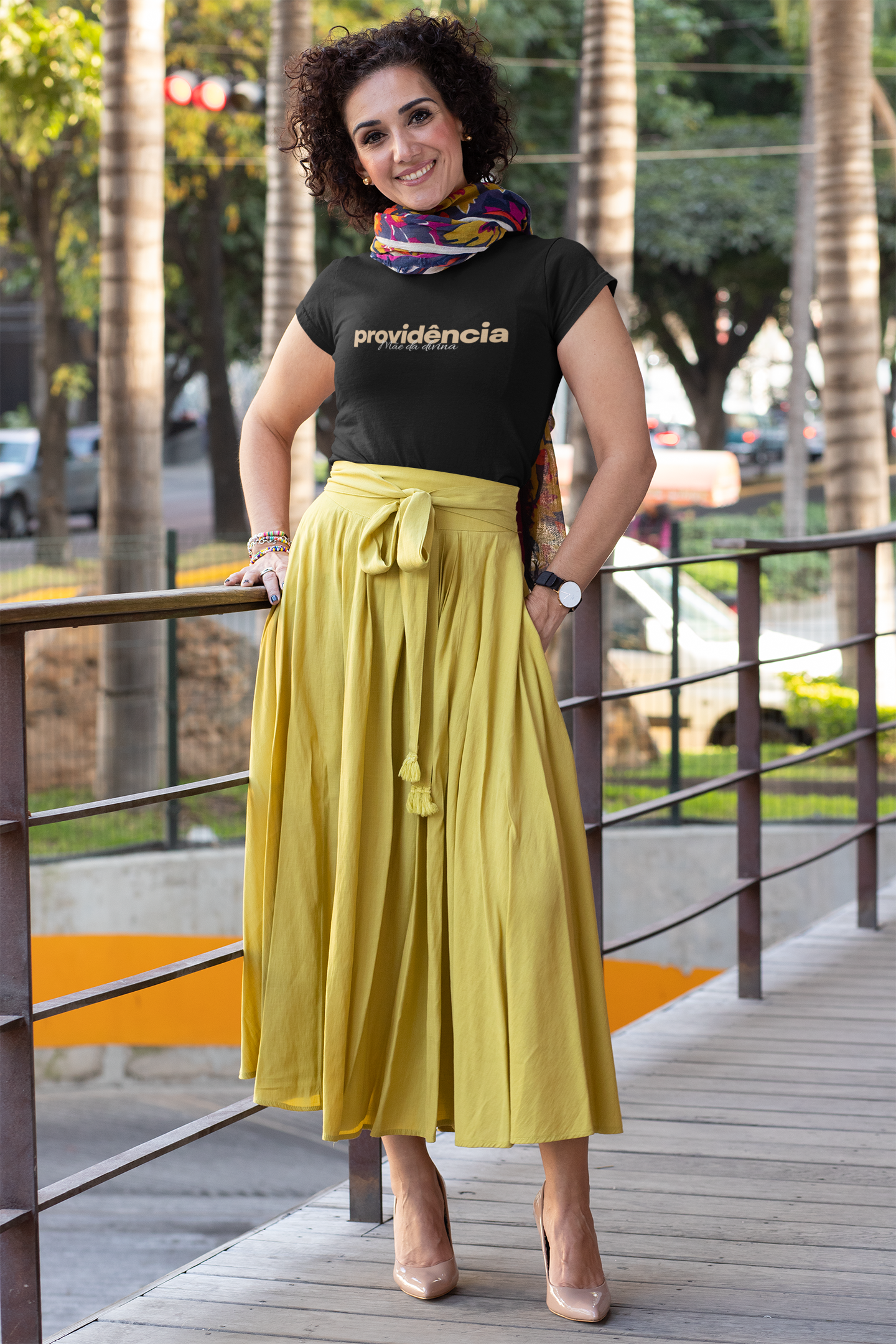 Nome do produto: Camiseta Feminina Preta Baby Long - Mãe da Divina Providência