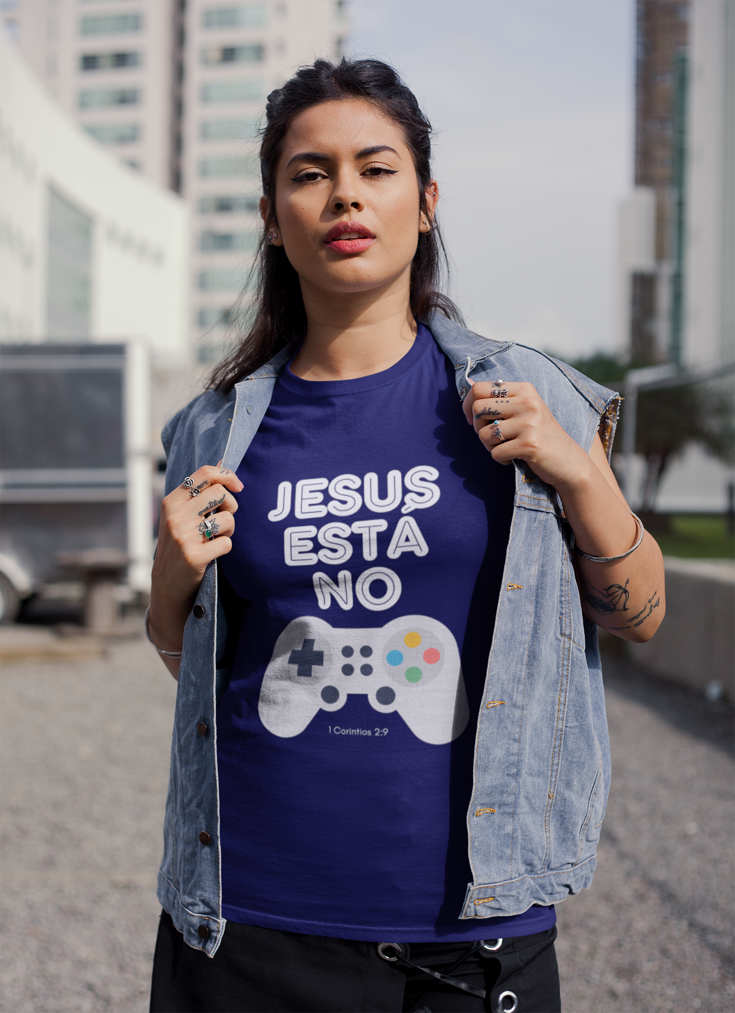 Nome do produto: Camiseta Feminina  Baby Long - Jesus está no Controle - Preta ou Azul Marinho