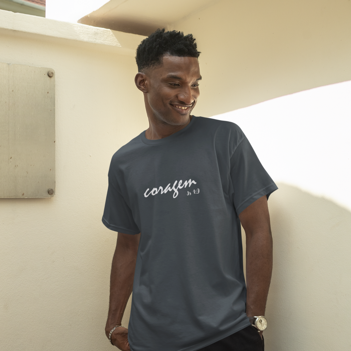 Nome do produto: Camiseta Coragem - Minimalista