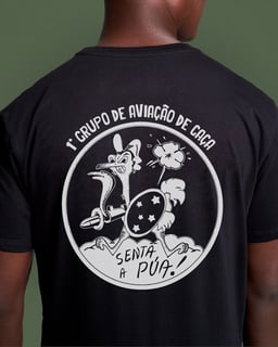 T-SHIRT PREMIUM INSÍGNIA PRIMEIRO GRUPO DE AVIAÇÃO DE CAÇA