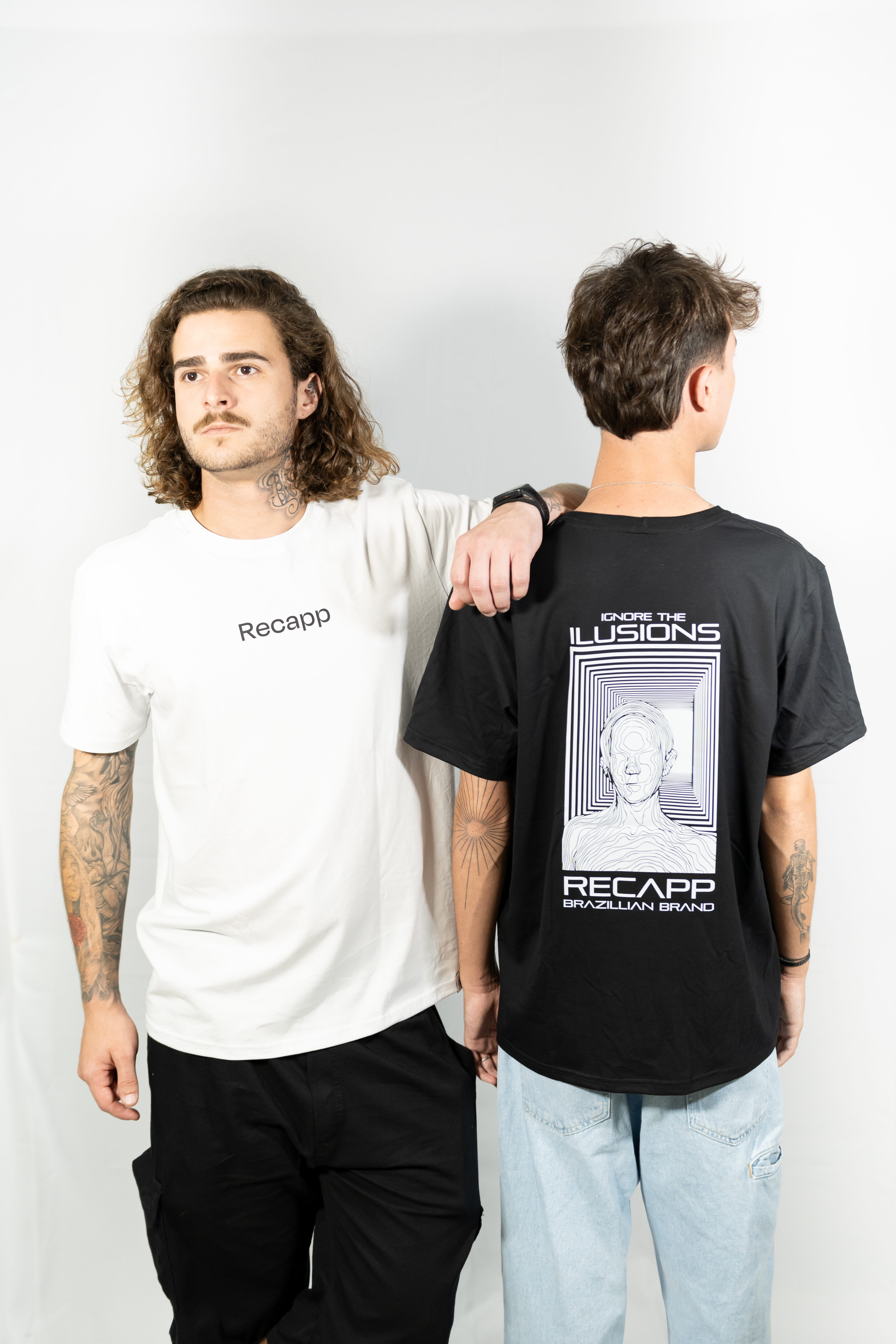 Nome do produto: Camiseta Ilusions (estampa branca)