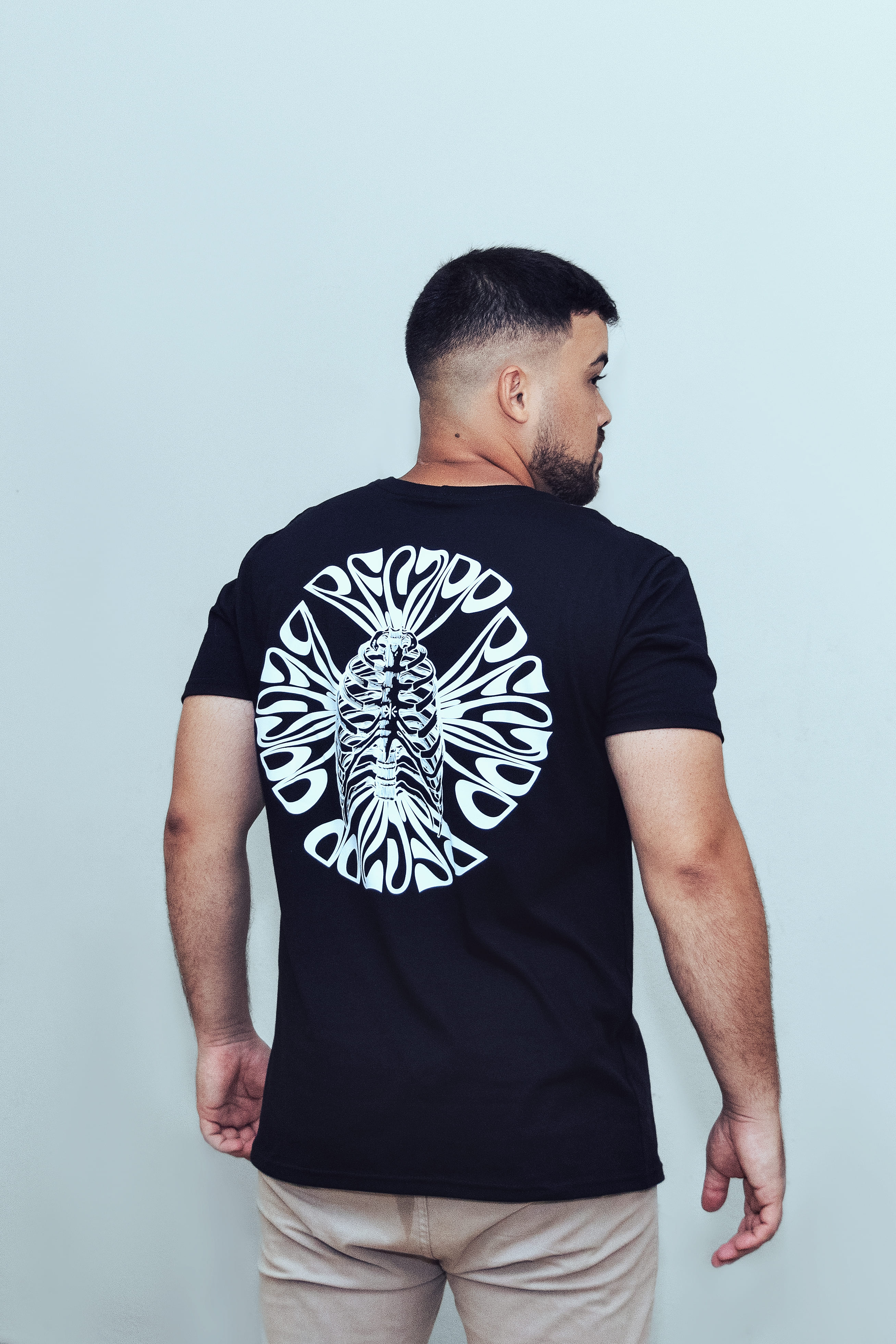 Nome do produto: Camiseta Human (estampa branca)