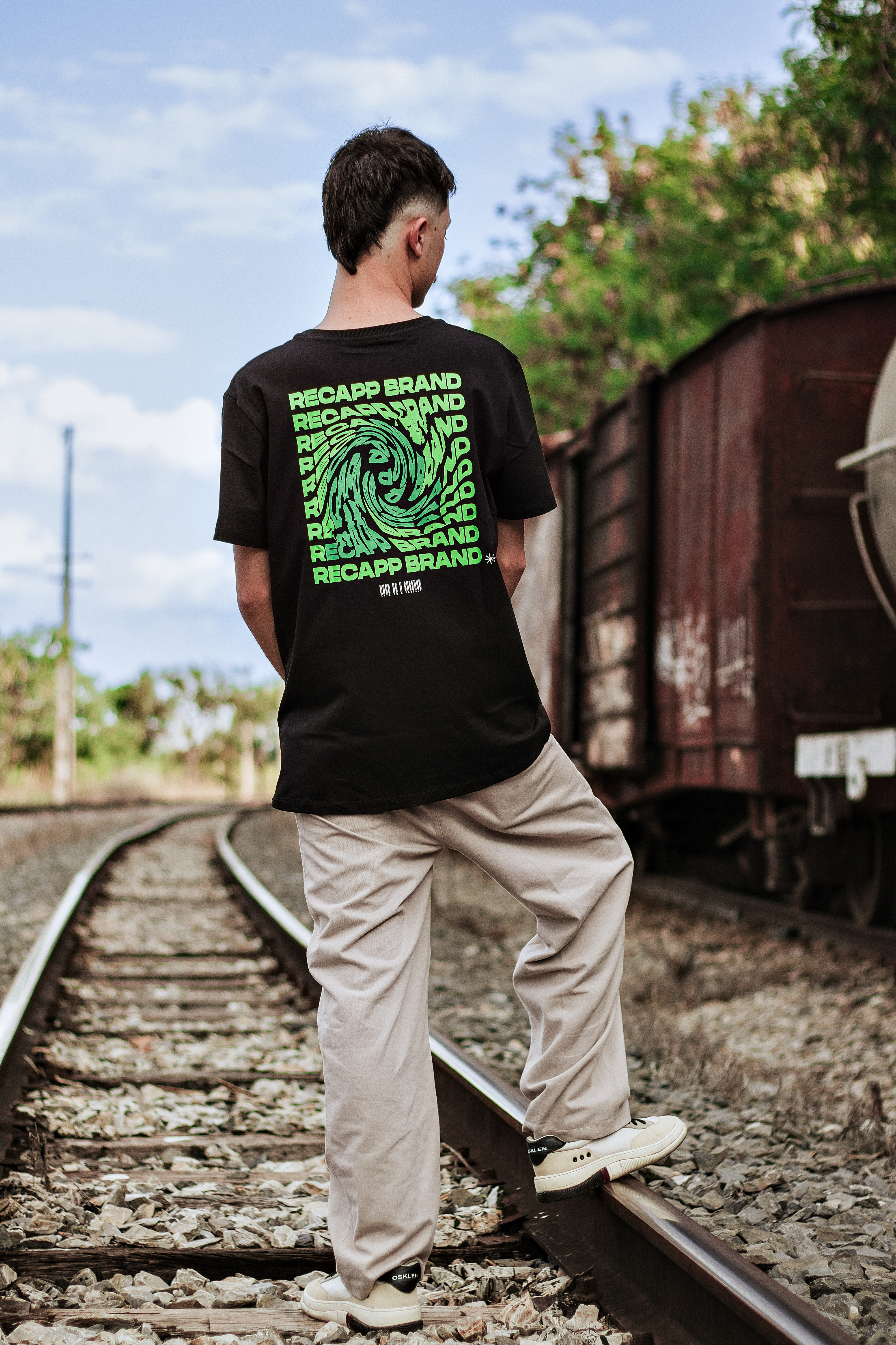 Nome do produto: Camiseta Brand (logo branca)