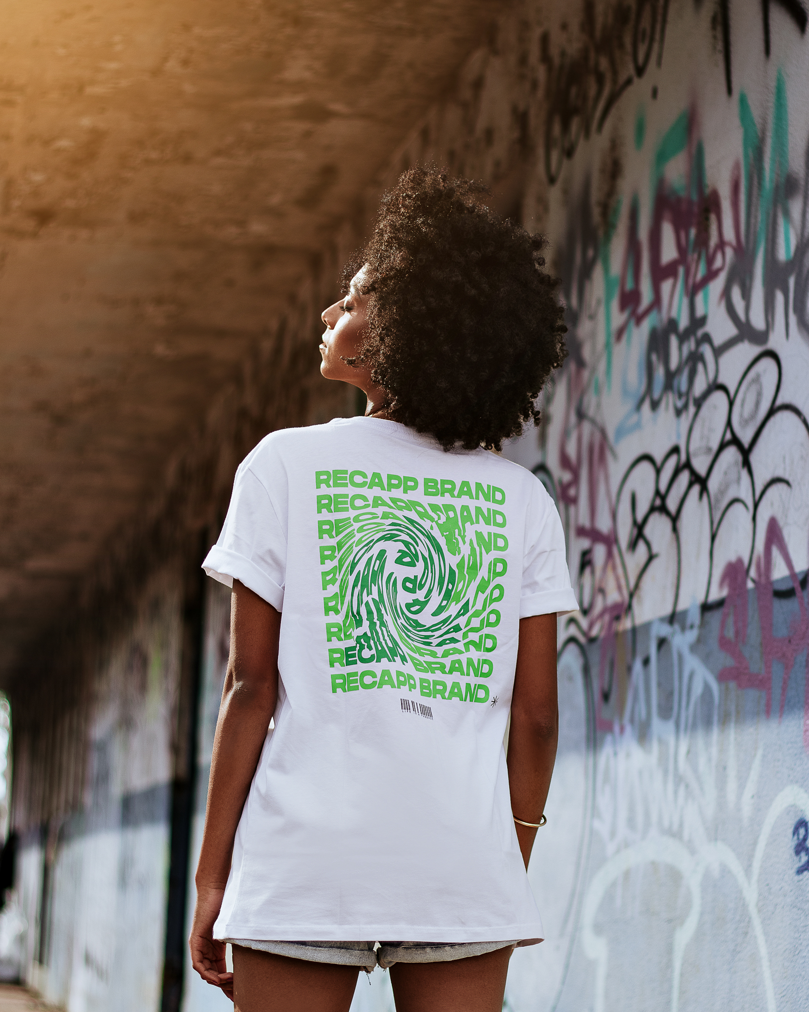 Nome do produto: Camiseta Brand (logo preta)