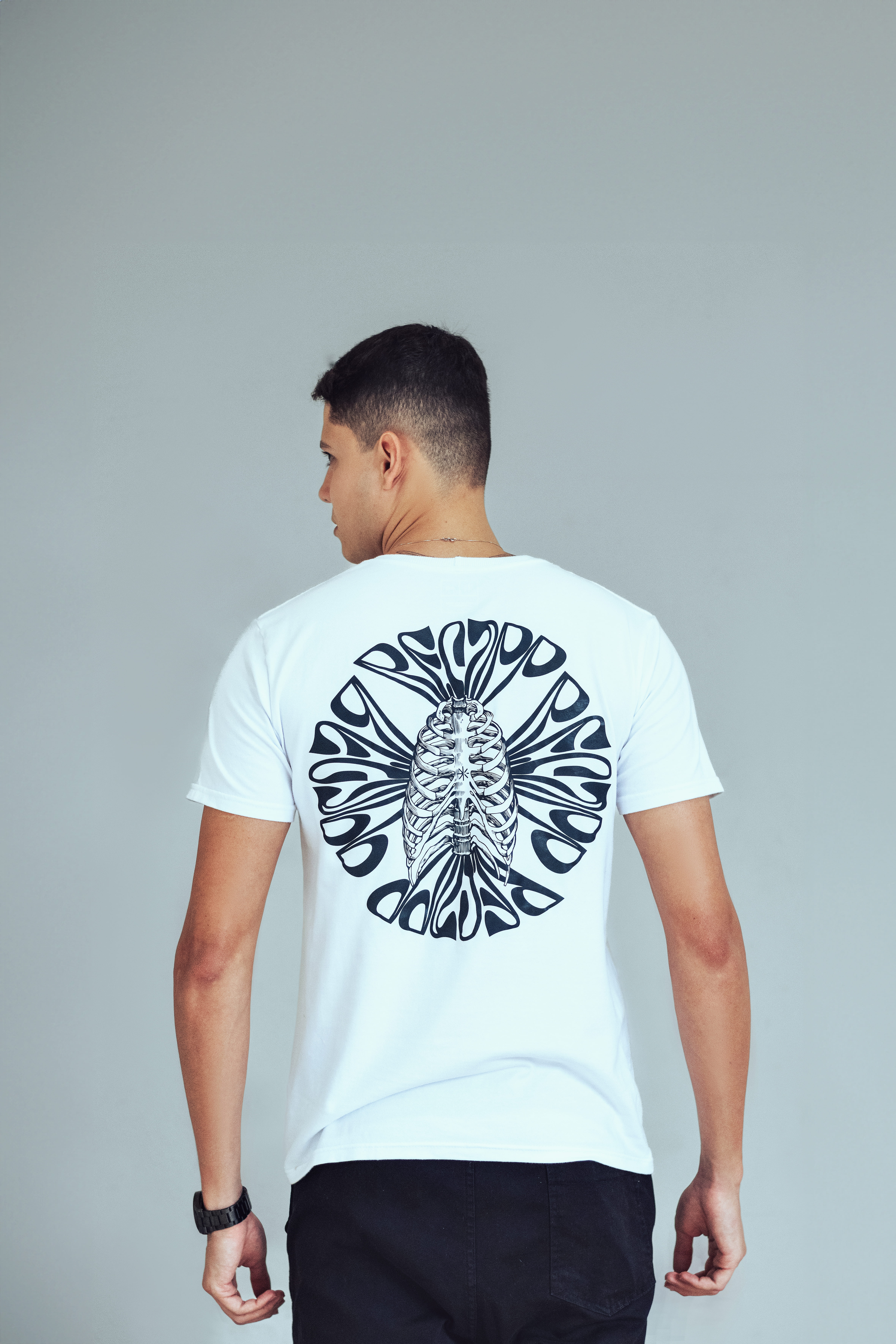 Nome do produto: Camiseta Human (estampa preta)