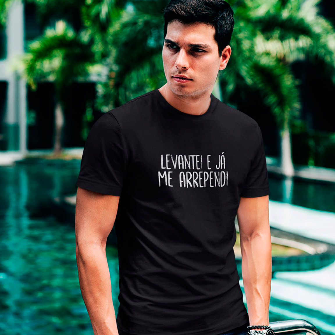 Nome do produto: T-Shirt Levantei E Já Me Arrependi - Black