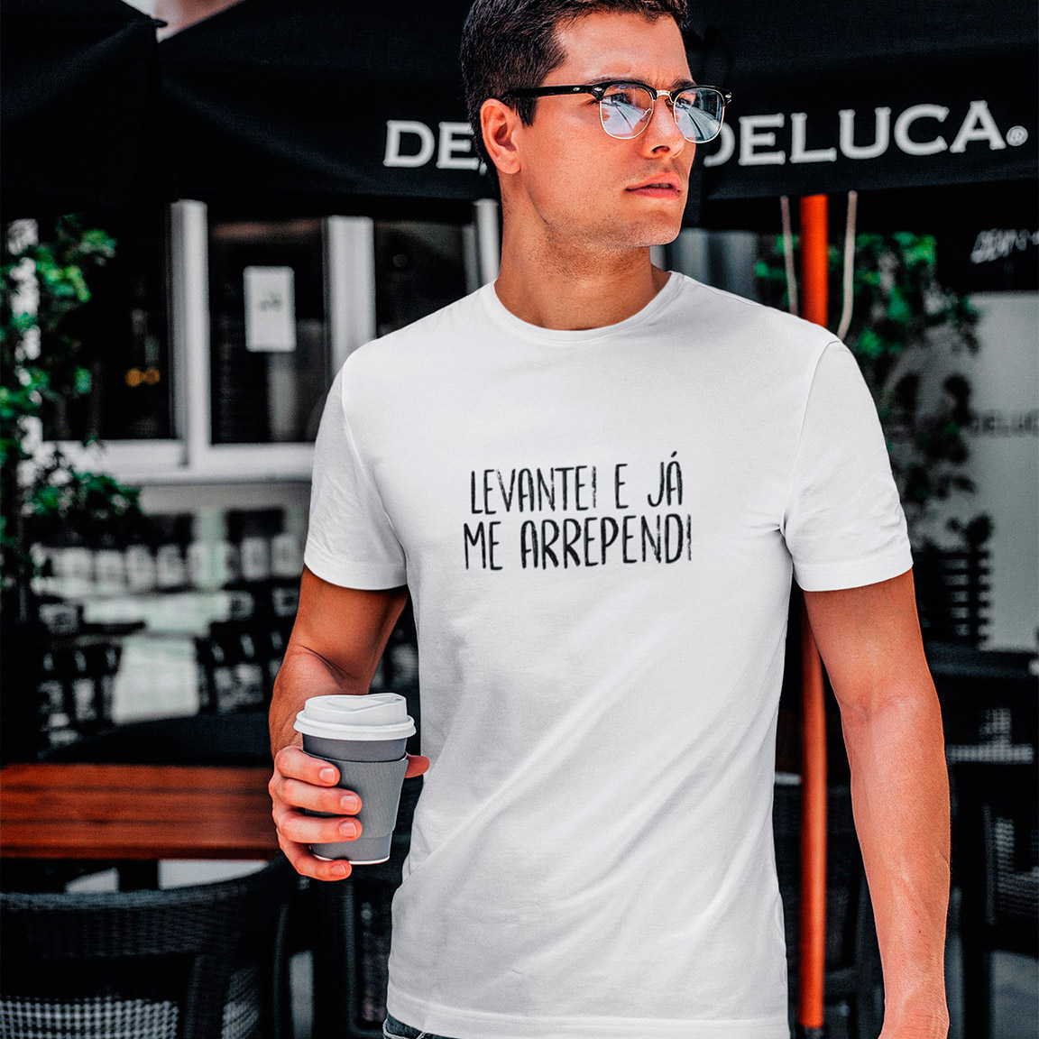 Nome do produto: T-Shirt Levantei E Já Me Arrependi - White