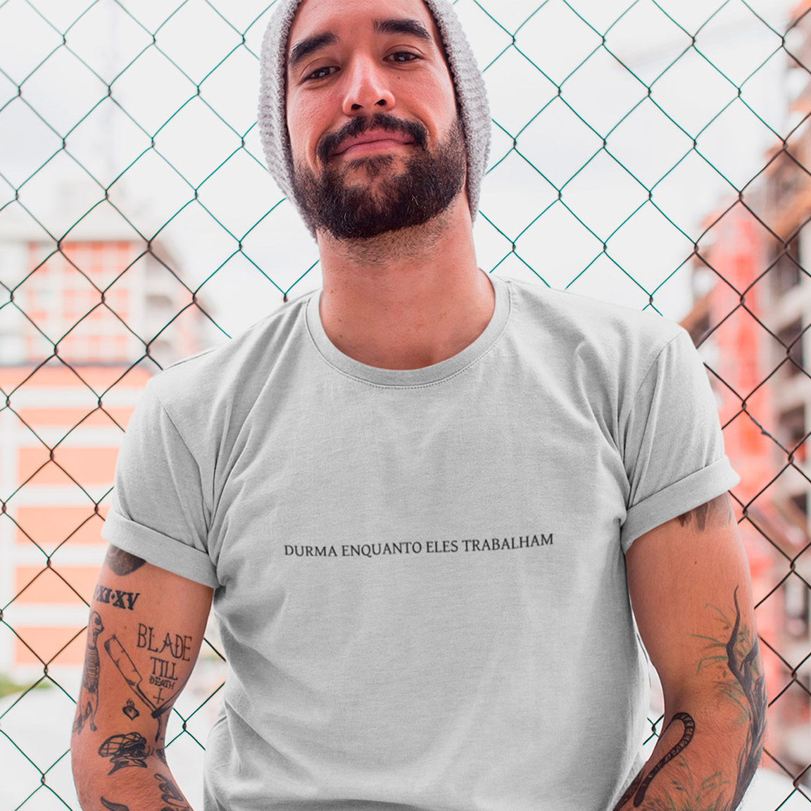Nome do produto: T-Shirt Durma Enquanto Eles Trabalham - White