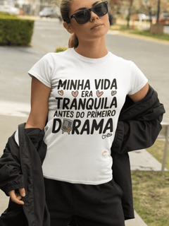 Camiseta Unissex | Minha Vida Era Tranquila (Versão 02)