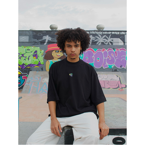 Nome do produto: Camiseta Plus Size Xisde com Logo Colorido nas Cores do Brasil - Streetwear Autêntico