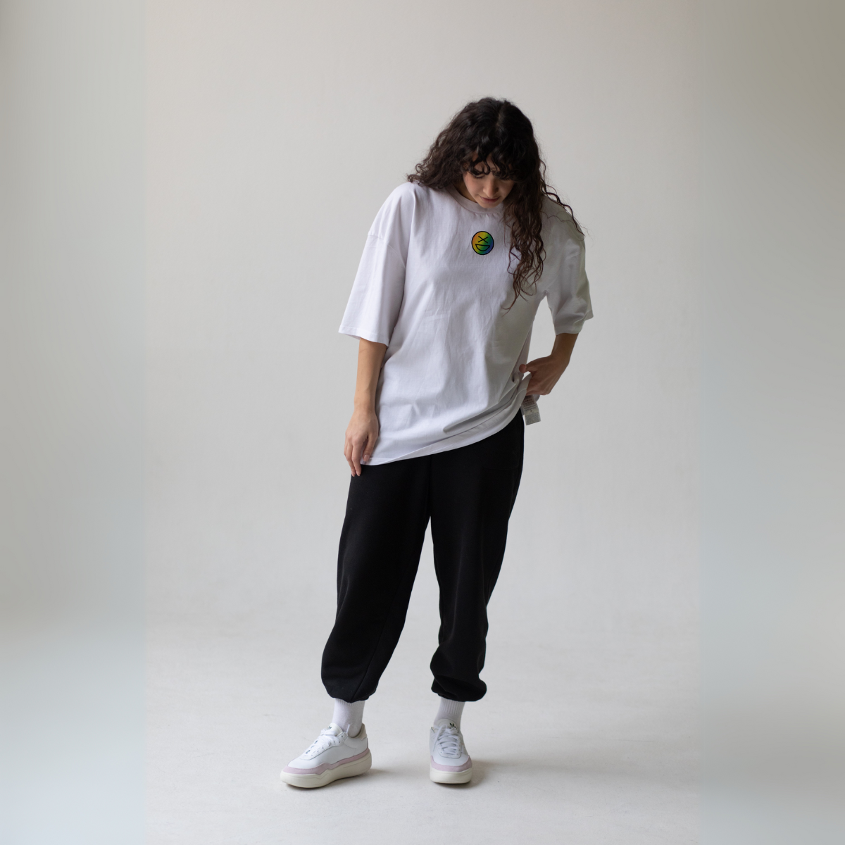 Nome do produto: Camiseta Oversize Xisde com Logo do Orgulho - Diversas Cores e Inclusividade