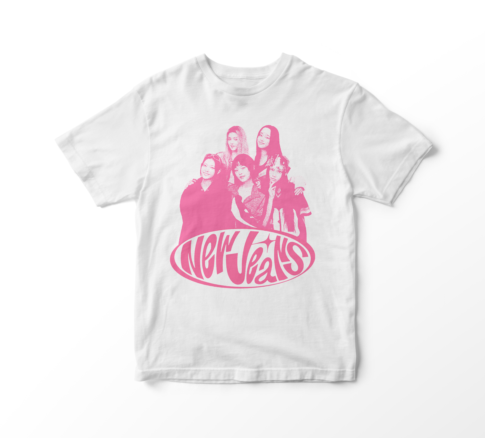 Nome do produto: Camiseta New Jeans - New Jeans Pose Pink Version