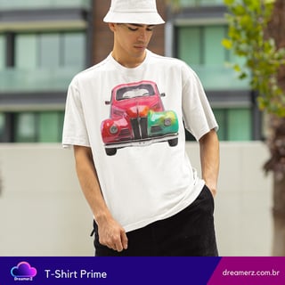 Camiseta Classic Rainbow Car – Estilo Retrô com Toque Pop