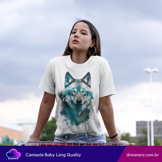 Camiseta Lobo Aquarela – Força, Liberdade e Estilo