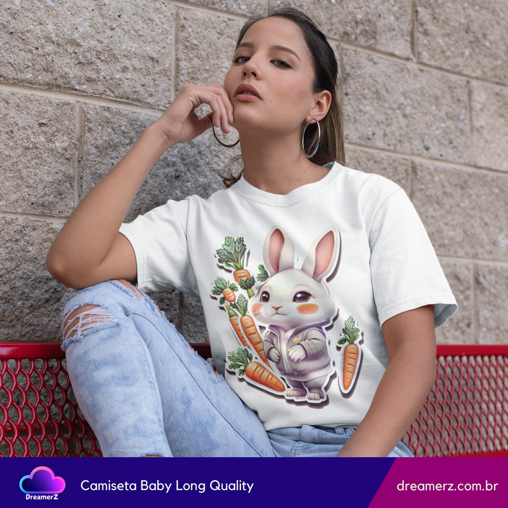 Nome do produto: Camiseta Feminina Coelhinho Estiloso – Fofura em Dose Dupla com Cenourinhas!