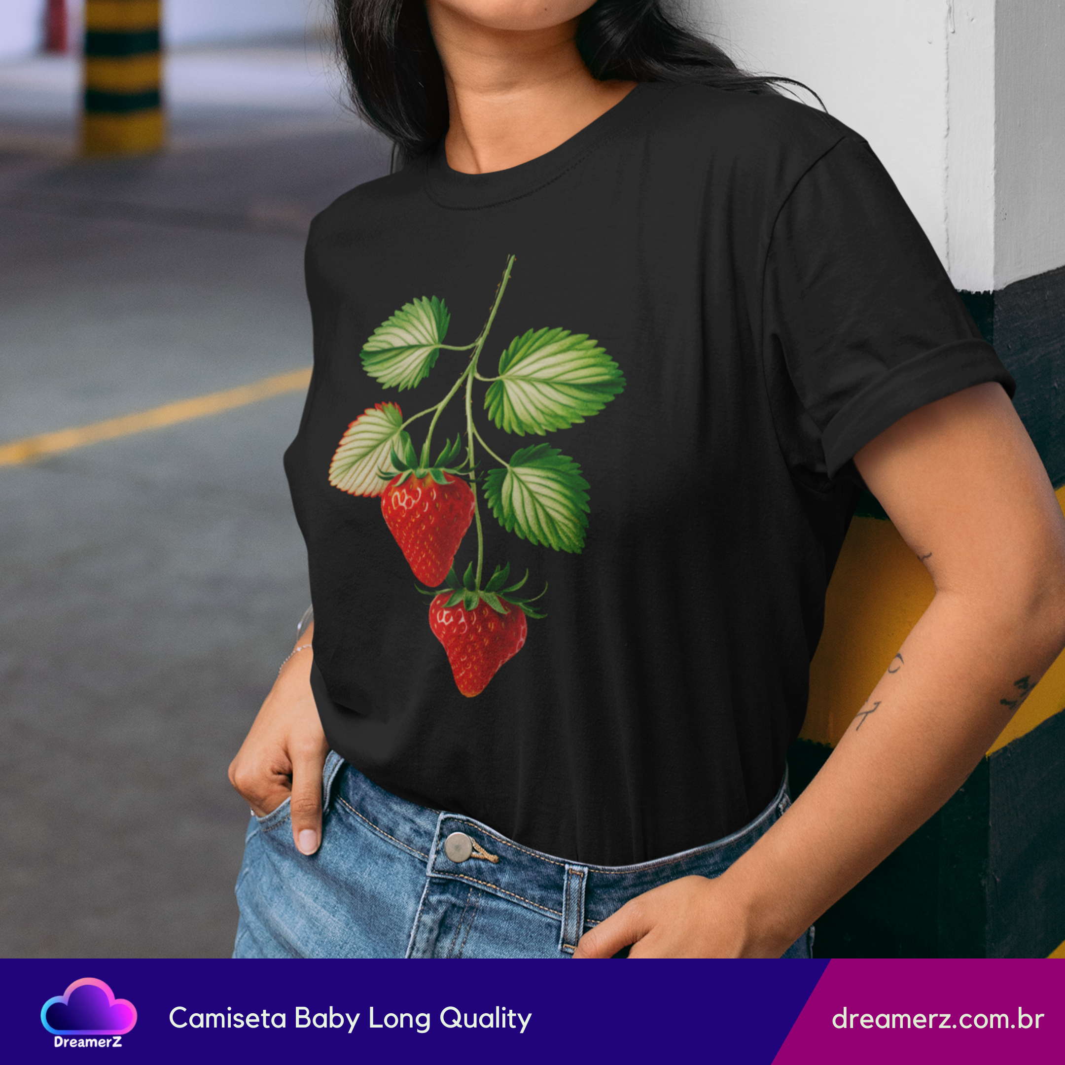 Camiseta Feminina Morangos Vintage – Doçura Natural com Toque de Estilo