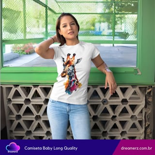 Camiseta Girafa Artística – Altitude e Estilo em Cores