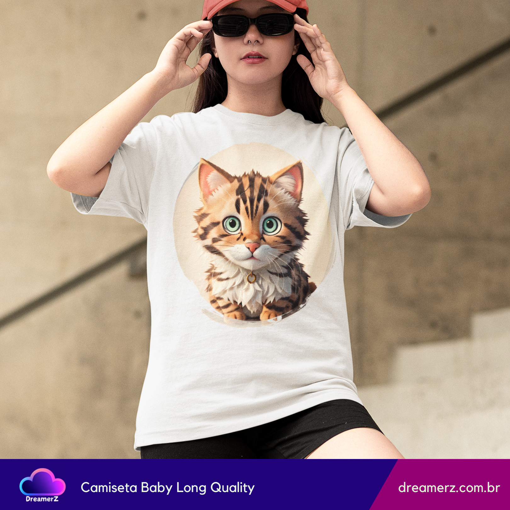 Camiseta Feminina Gatinho Olhar Encantado – Amor à Primeira Vista