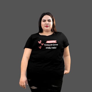 Camiseta Feminina Plus Size Conhecer Jesus muda tudo