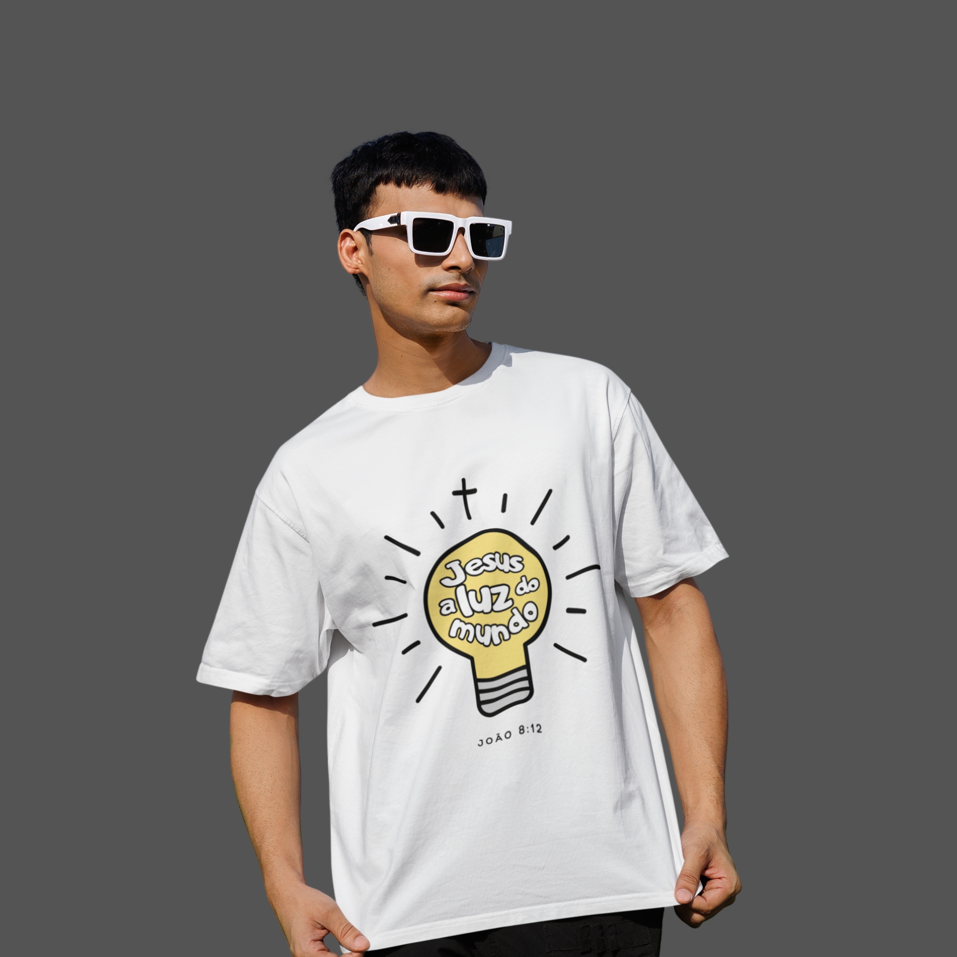 Camiseta Masculina Oversized Jesus a luz do mundo