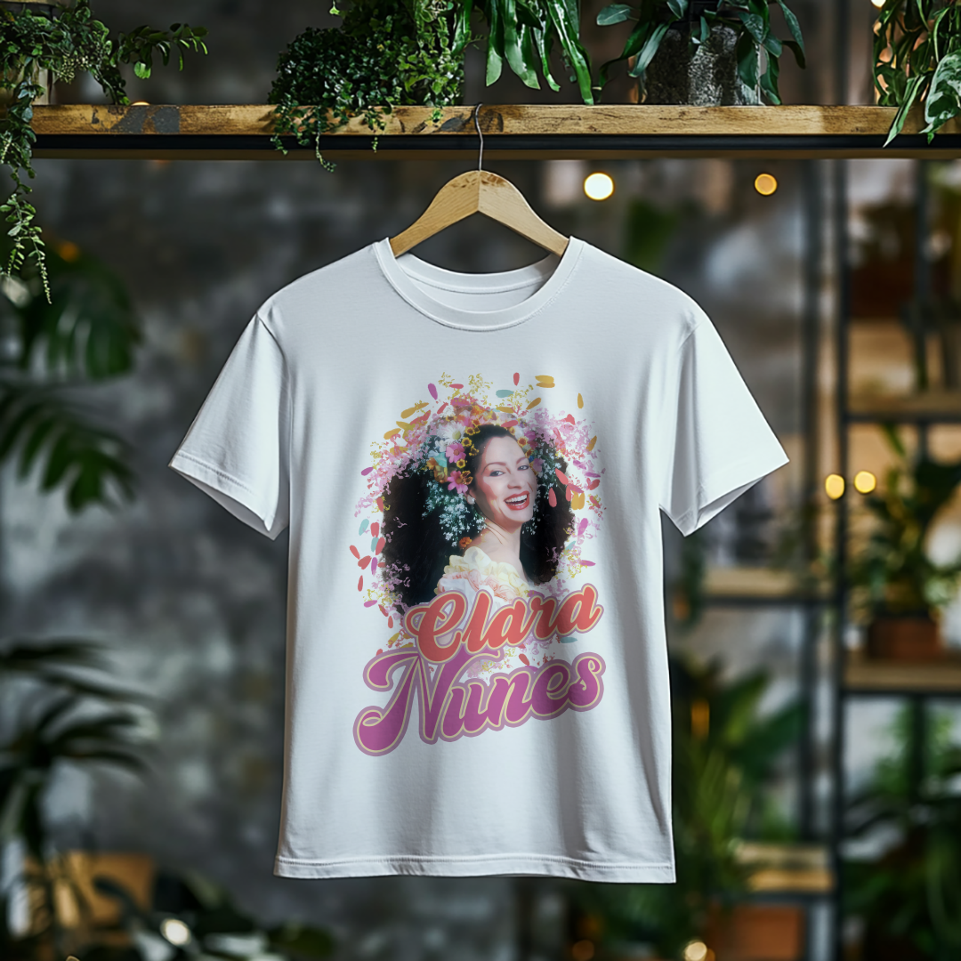 Nome do produto: Camiseta Plus Size Clara Nunes