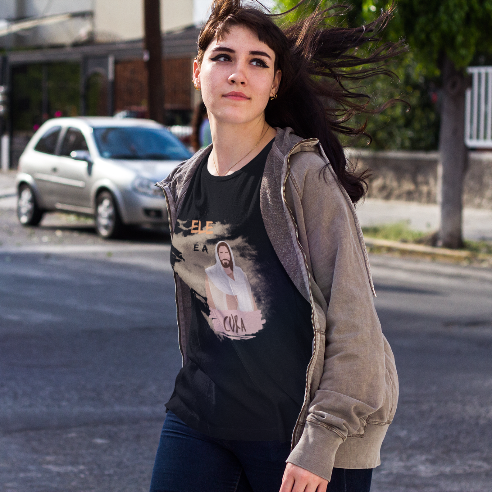 Nome do produto: Camiseta Cristã - Ele é a Cura