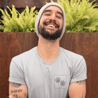 Camiseta Folhas no Peito