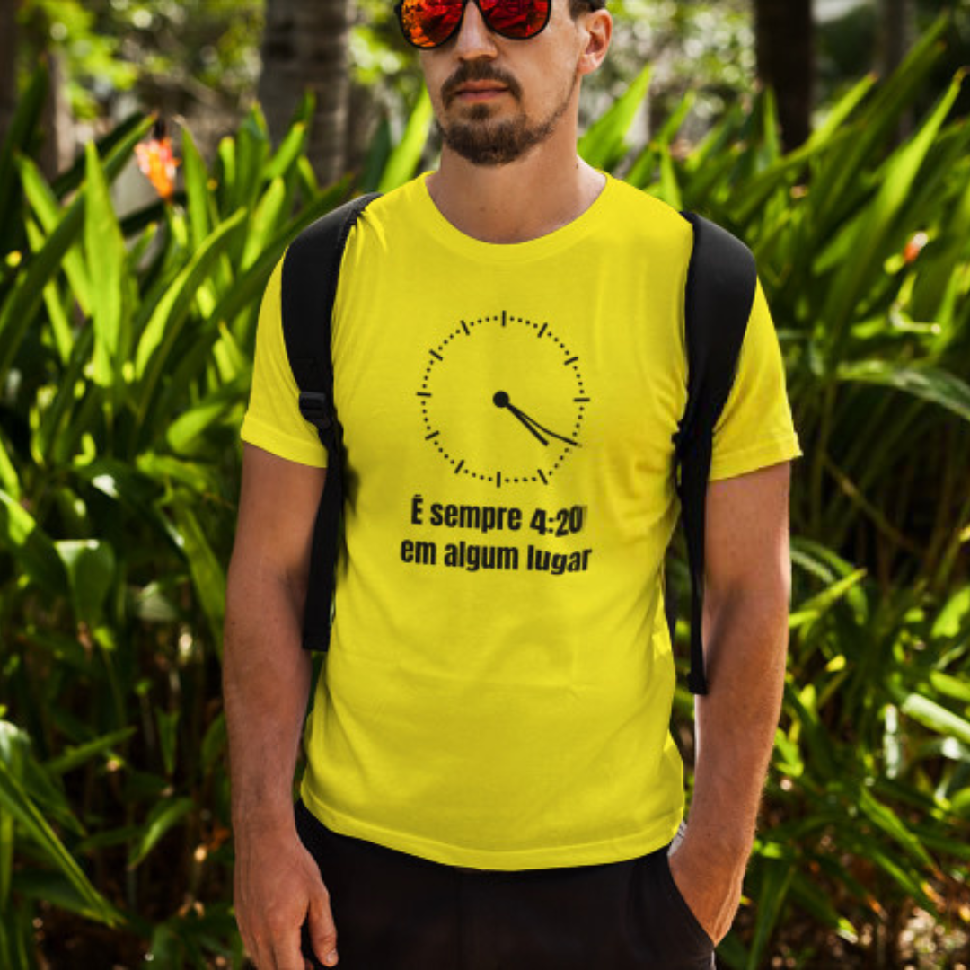 Camiseta É Sempre 4:20 em Algum Lugar