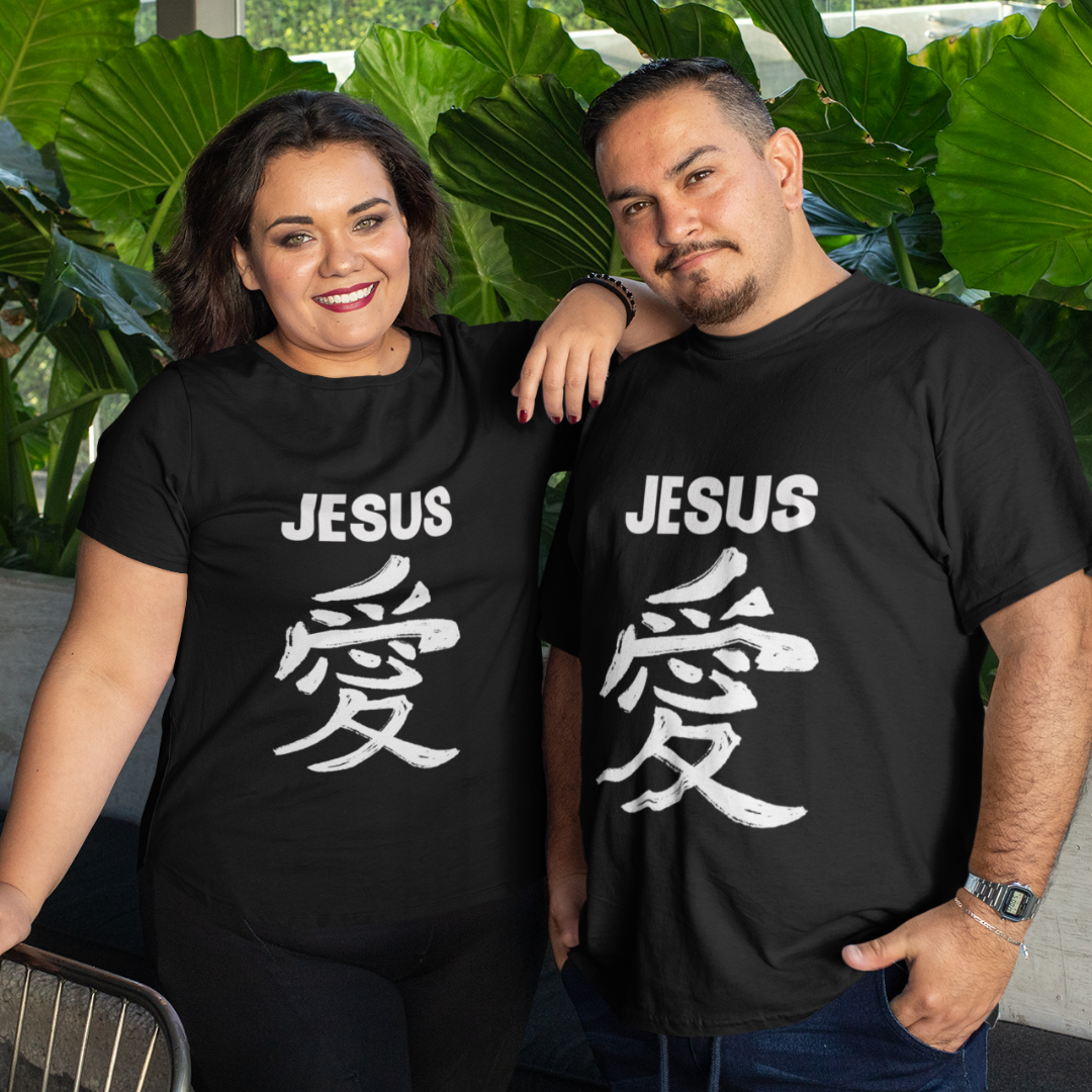 Nome do produto: CAMISA PLUS SIZE JESUS AMOR EM JAPONES BRANCA ( varias cores )