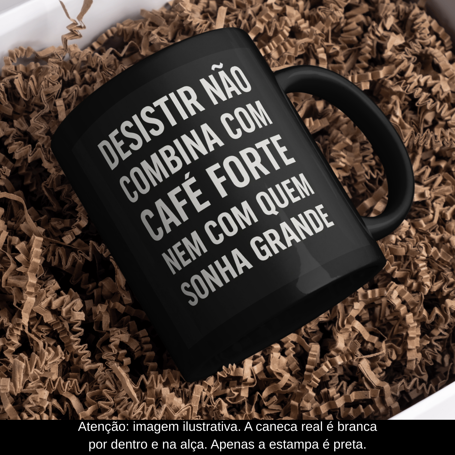 Nome do produto: Caneca Na Base da Disciplina Oficial Preta – Sonhos Grandes (Estampa Preta)  