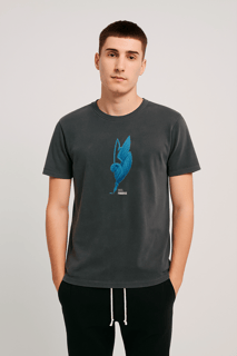 CAMISETA REGULAR PINNAVUE LOGO LINHAS ESTONADA