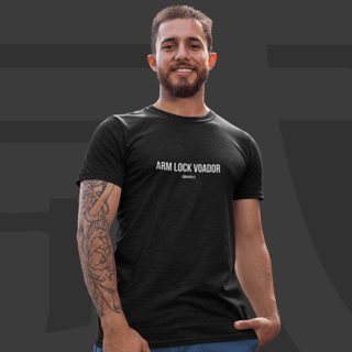 Camiseta T-Shirt - Arm Lock Voador | Arte no peito