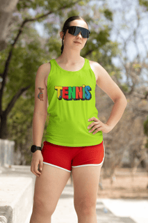 Regata Feminina Sport UV com Estampa TENNIS Colorida – Conforto, Proteção e Estilo