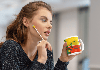 Caneca Raquetes e Bolas de Tênis | Arte e Estilo para Fãs do Esporte