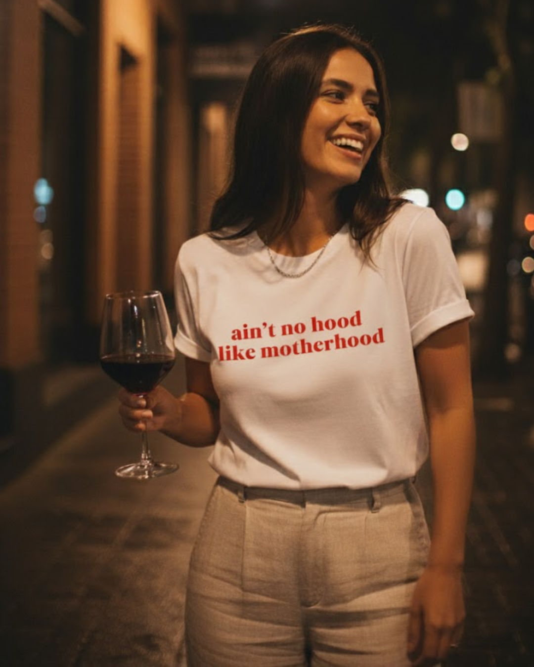 Nome do produto: aint no hood like motherhood (camiseta)
