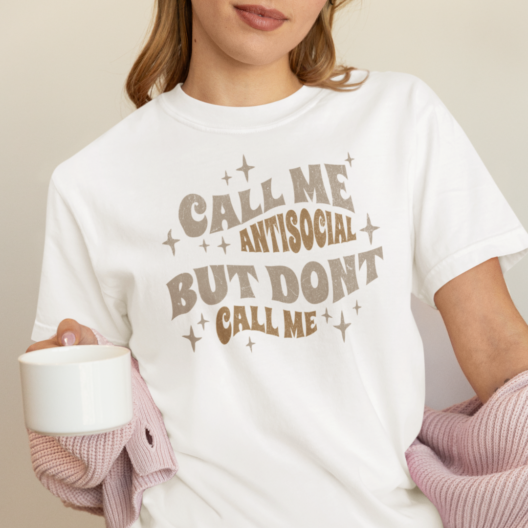• Camiseta - Call me antisocial, but don't call me •
