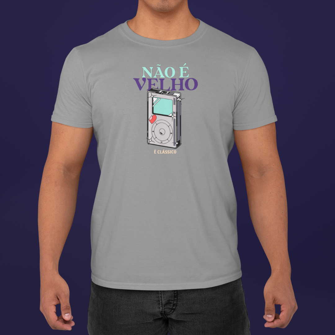 • Camiseta - Não é velho, é clássico •