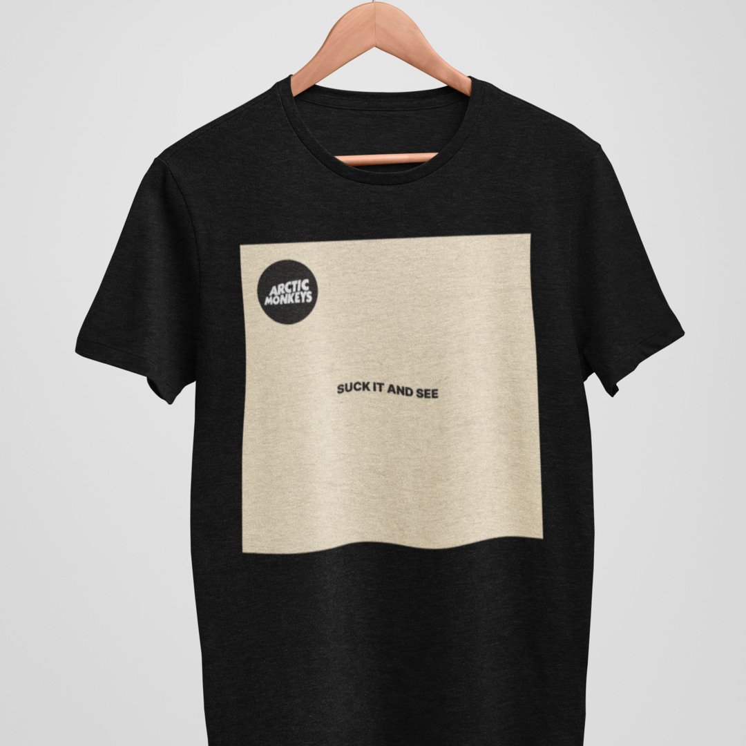Camiseta Arctic Monkeys - Suck it and See - Algodão 100% Unissex | Retrolhama