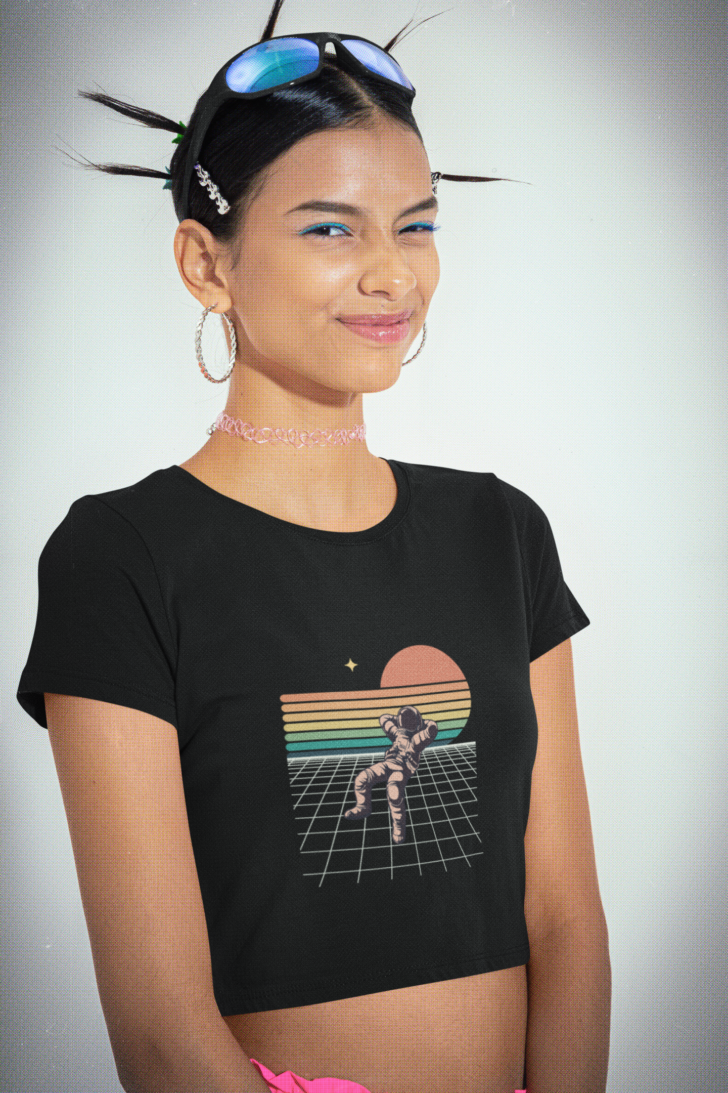 Nome do produto: Camisa Cropped Astronauta Colorful
